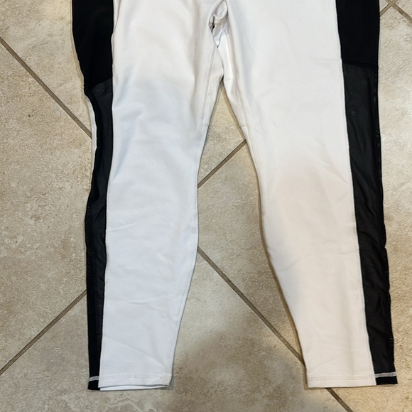 NWT! Fabletics Mika White High Rise Powerhold Mesh Insert Pocket Leggings 3X - Picture 9 of 11